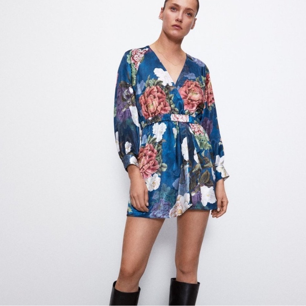 NEW ZARA Floral Print Satin Effect Short Jumpsuit Romper Size Medium